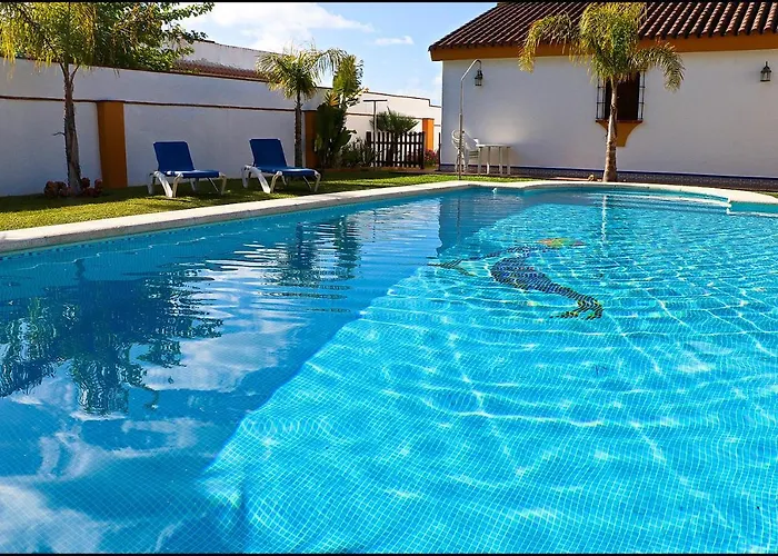 Chalet Con Piscina En Roche Viejo