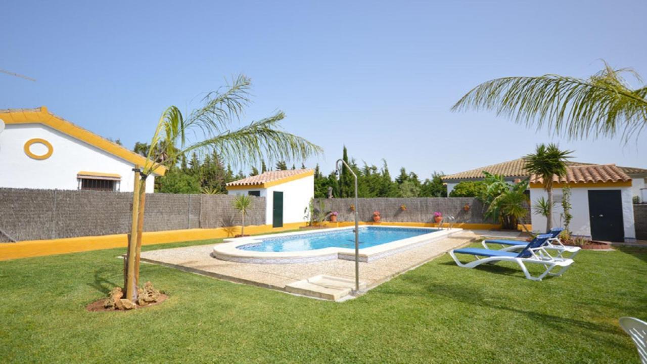 Con Piscina En Roche Viejo Chalet